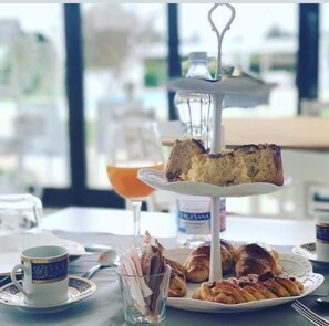 Desayuno típico de la región gratuito y diario
