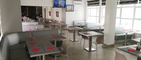 Esmorzar diari d'estil bufet gratuït