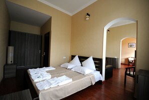 Double Room | Desk, iron/ironing board, bed sheets - Hotel Borjomis Kheoba (Borjomi)