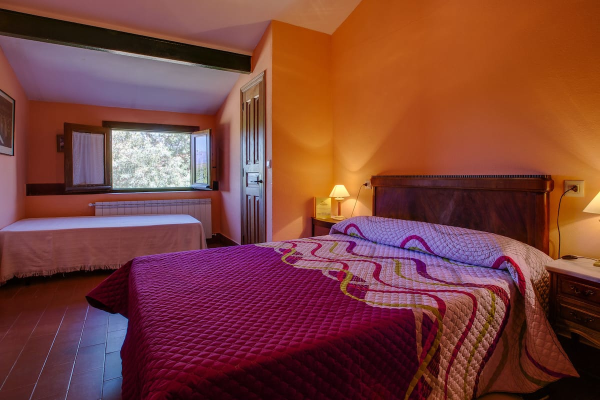 1 habitación, cunas gratuitas, camas extra y ropa de cama