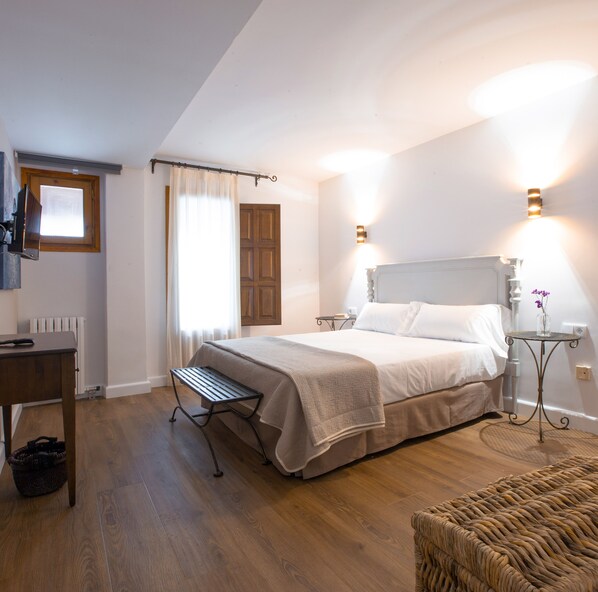 Habitación doble con terraza, balcón o abuhardillada