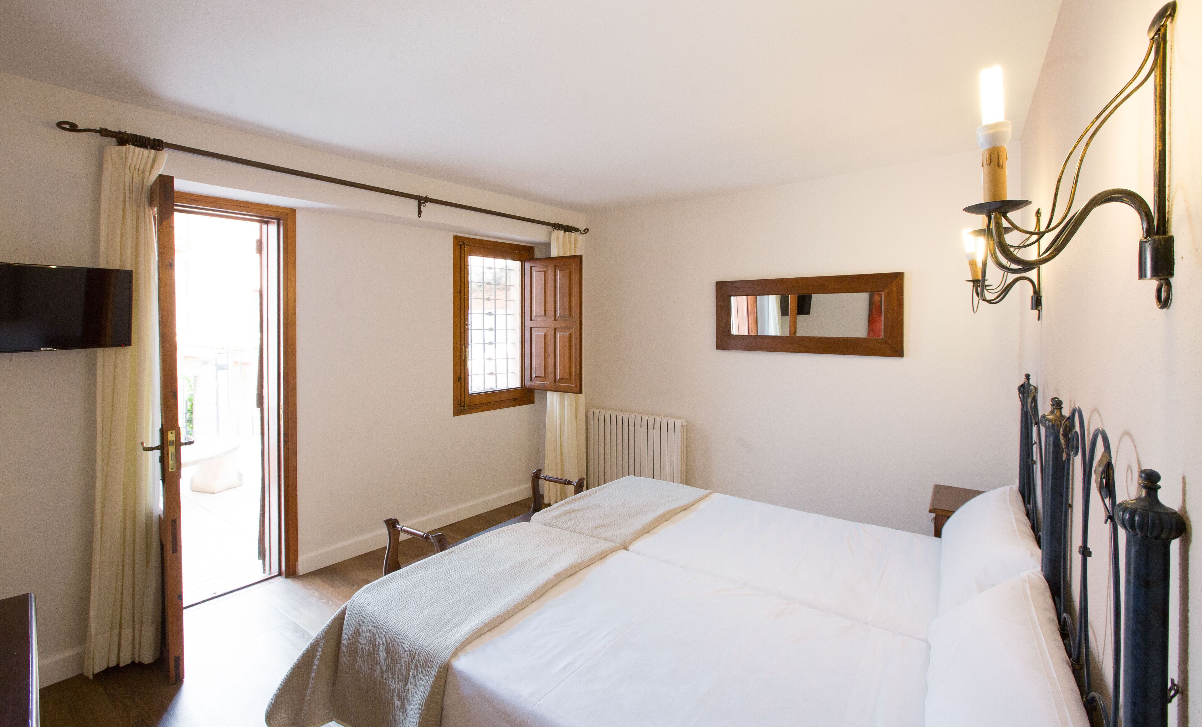 habitación doble con terraza, balcón o abuhardillada | free wifi, bed sheets