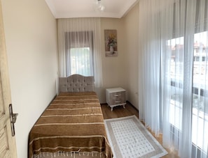 Villa | Free WiFi, bed sheets