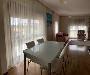 Villa | In-room dining