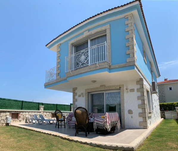 Front of property - Villa with Private Pool in Alacati 13 (Cesme)