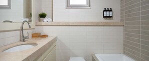Familienapartment, 2 Schlafzimmer | Badezimmer | Dusche, kostenlose Toilettenartikel, Handtücher