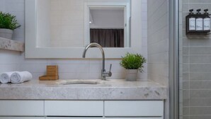Apartemen Keluarga, 2 kamar tidur | Wastafel kamar mandi