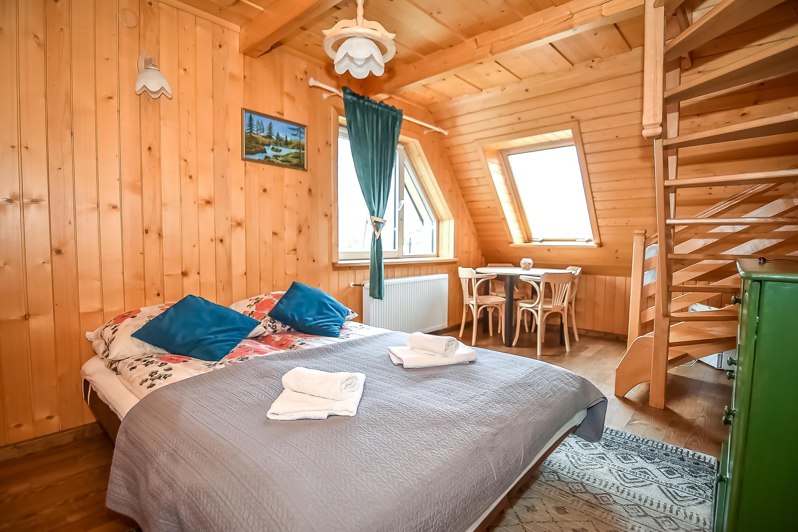 四人房 (Nr 6) | 婴儿床、免费 WiFi、床单