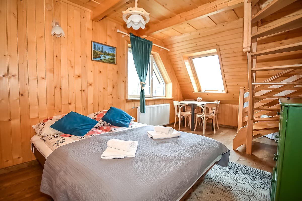 Quadruple Room (Nr 6) | 1 bedroom, cots/infant beds, free WiFi, bed sheets