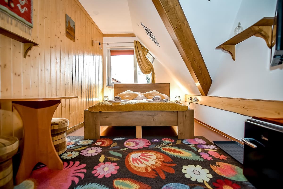 Double Room (Nr 7) | 1 bedroom, cots/infant beds, free WiFi, bed sheets