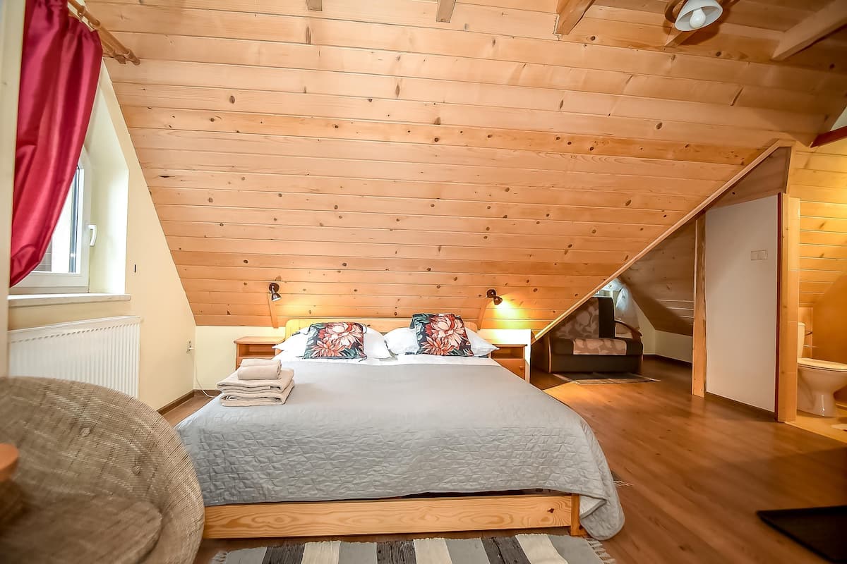 Triple Room (Nr 3) | 1 bedroom, cots/infant beds, free WiFi, bed sheets