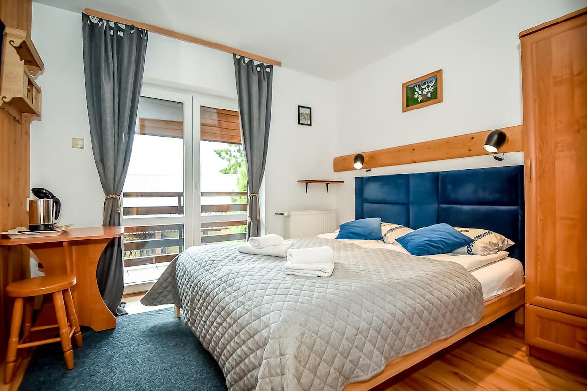Double Room (Nr 5) | 1 bedroom, cots/infant beds, free WiFi, bed sheets