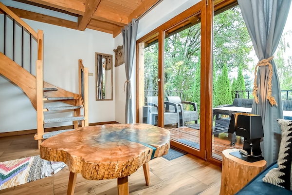 Cottage | Cribs/infant beds, free WiFi, bed sheets