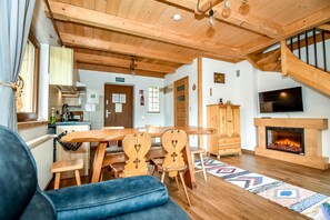 Cottage | 1 bedroom, cots/infant beds, free WiFi, bed sheets