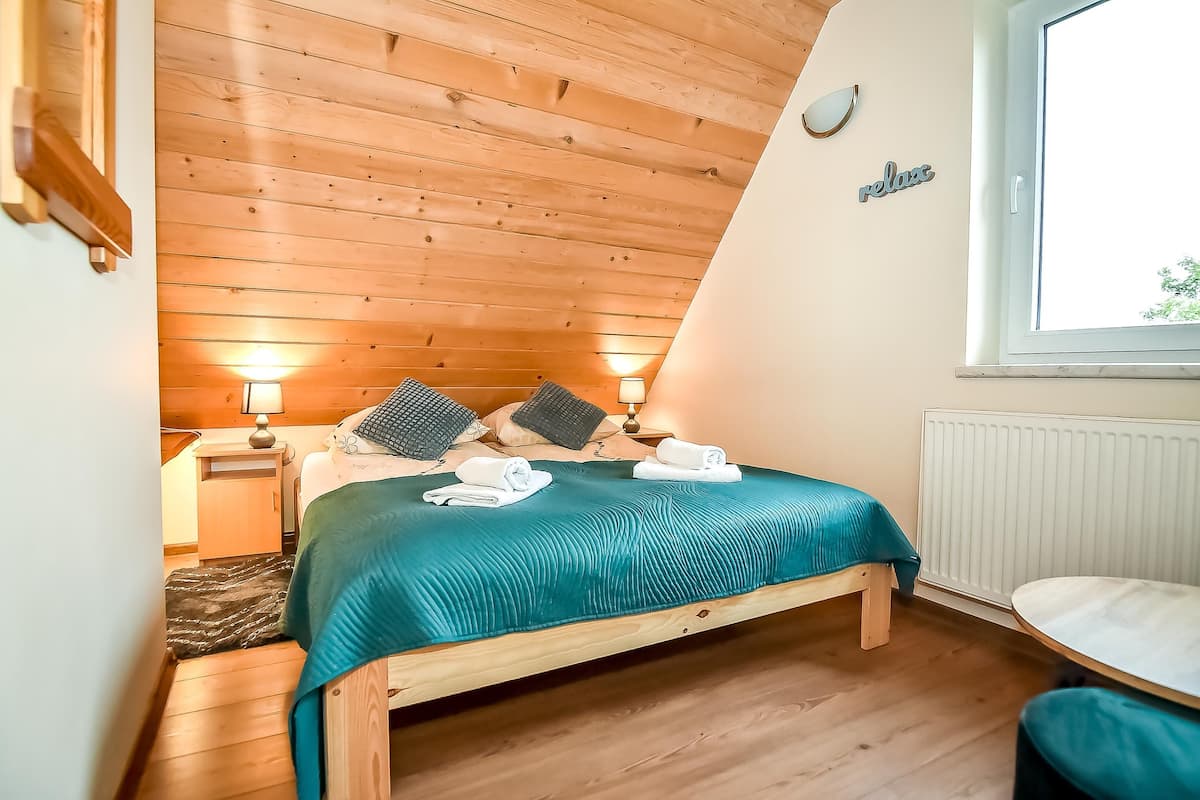 Double Room (Nr 4) | 1 bedroom, cots/infant beds, free WiFi, bed sheets