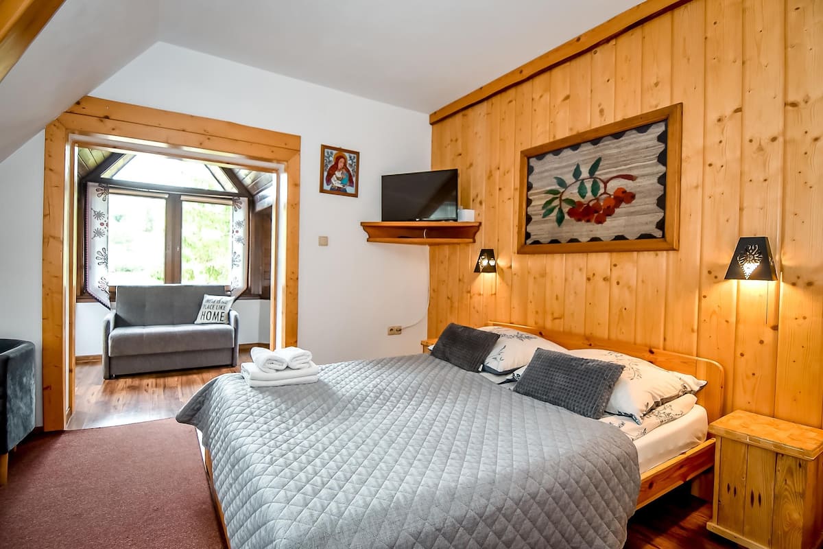 Triple Room (Nr 1) | 1 bedroom, cots/infant beds, free WiFi, bed sheets