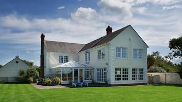 Cottage, 6 Bedrooms | Exterior