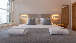 Penthouse, 3 Bedrooms - Luxury Penthouse on The Scores (St. Andrews)