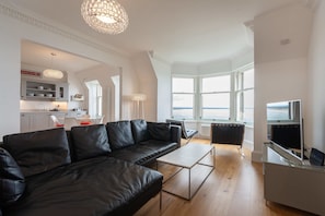 Penthouse, 3 Bedrooms | Living area