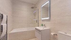 Penthouse, 3 Bedrooms | Bathroom - Luxury Penthouse on The Scores (St. Andrews)