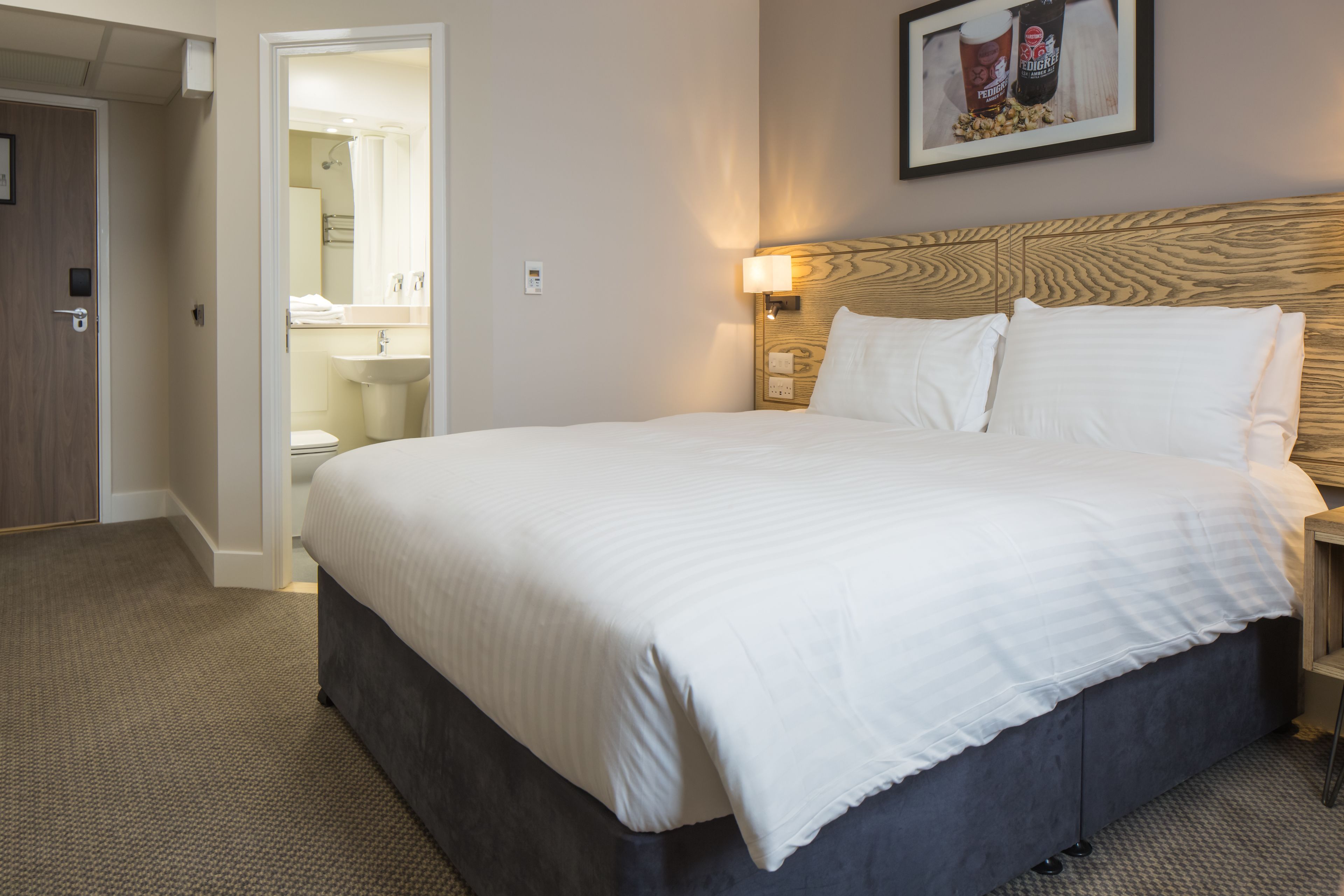 double room | desk, free wifi, bed sheets, wheelchair access