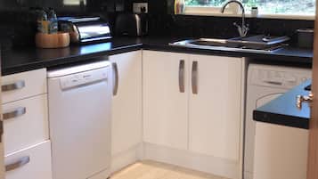 Familienhaus, 3 Schlafzimmer, Balkon | Eigene Küche | Kühlschrank, Mikrowelle, Ofen, Herdplatte