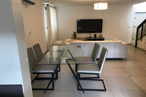 Appartement Ville | Restauration dans la chambre