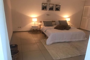 都會公寓 | 1 間臥室、書桌、遮光布/窗簾、熨斗/熨衣板