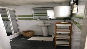 City Apartment | Bilik Mandi