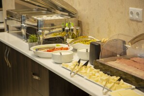 Free daily buffet breakfast