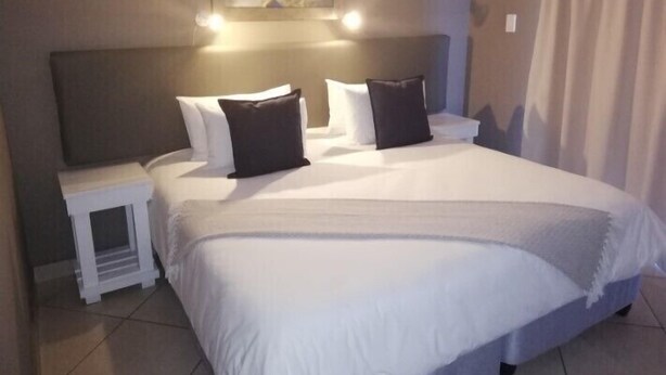 Unclassified image, 1 of 3, button - Point Village Hotel (Mossel Bay)