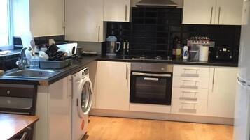 Maison Confort, 4 chambres | Cuisine privée | Réfrigérateur, micro-ondes, four, plaque de cuisson