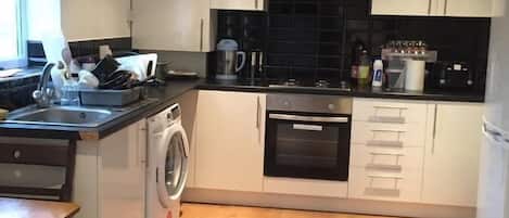 Refrigerador, microondas, horno, placa de cocina