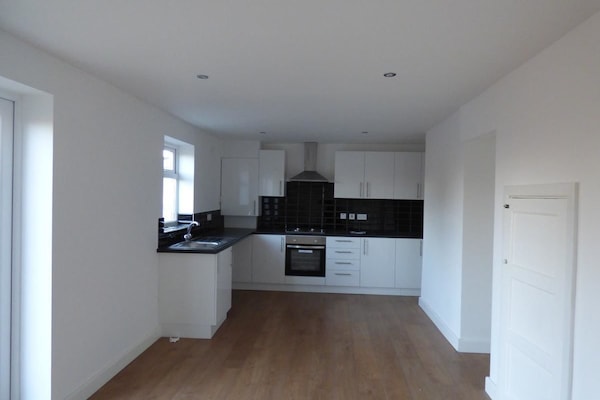 Comfort House, 4 Bedrooms | Living area | Flat-screen TV