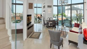 Living area - Deluxe Loft 2BR White City by HolyGuest (Tel Aviv)