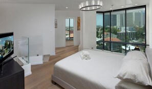 2 bedrooms, laptop workspace, blackout curtains, iron/ironing board - Deluxe Loft 2BR White City by HolyGuest (Tel Aviv)
