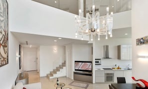Gác Deluxe | Khu phòng khách | TV màn hình phẳng 