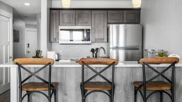 Fridge, microwave, dishwasher, coffee/tea maker