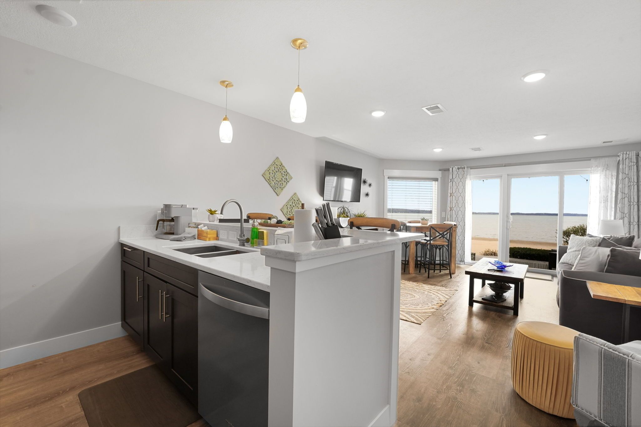 Fridge, microwave, dishwasher, coffee/tea maker