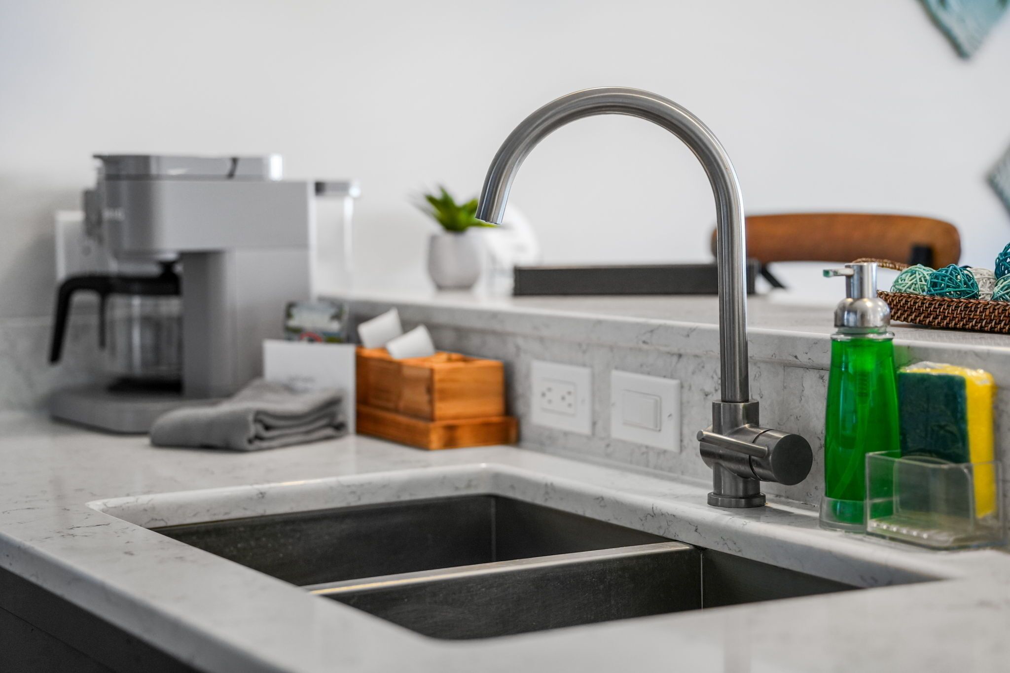 Fridge, microwave, dishwasher, coffee/tea maker