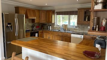 Microonde, macchina per tè/caffè, freezer