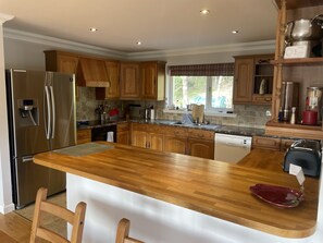 Microwave, coffee/tea maker, freezer