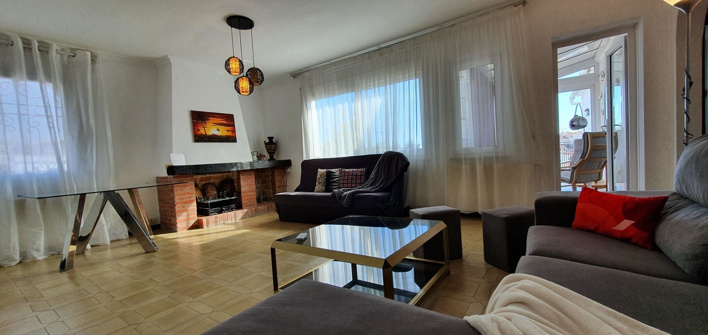 TV, fireplace