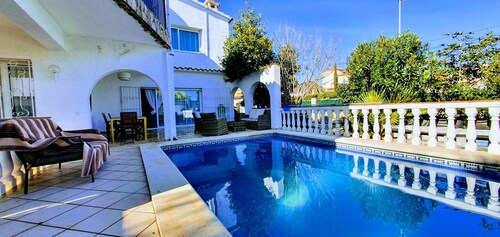 Magnificent villa with pool Empuriabrava 