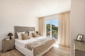 6 Schlafzimmer, Schreibtisch, schallisolierte Zimmer