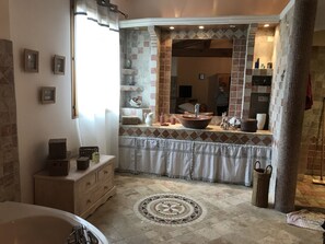 스위트 (Sainte Victoire) | 욕실 | 무료 세면용품, 헤어드라이어, 타월