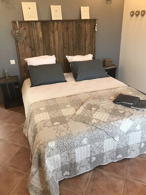 Doppelzimmer (Le Luberon) | Zimmersafe, individuell dekoriert, individuell eingerichtet
