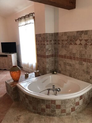 Suite (Sainte Victoire) | Bathroom sink - Bastide Campagne Canal (Cucuron)