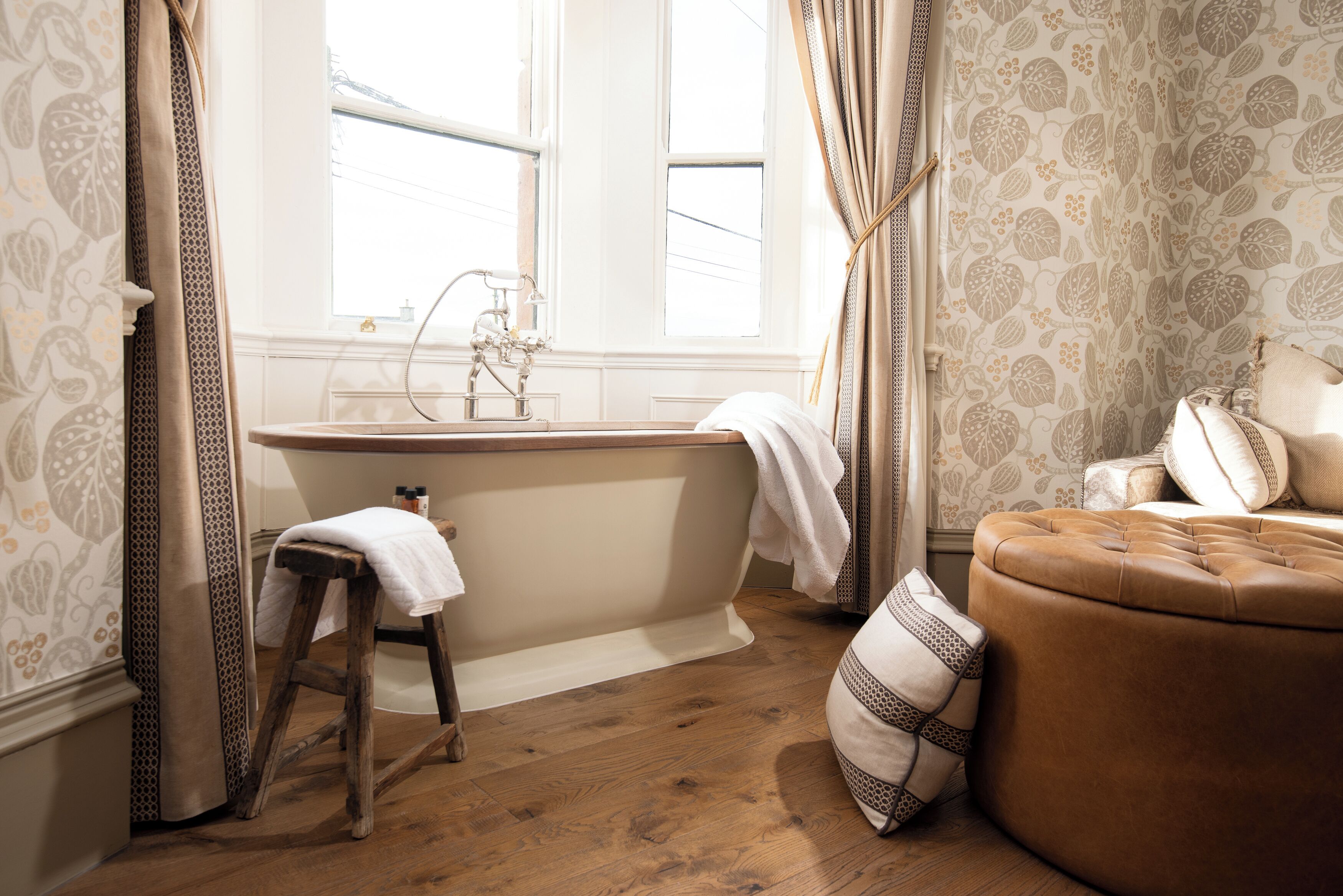 Suite studio Deluxe (non-pet-friendly) | Draps en coton égyptien, literie de qualité, décor unique