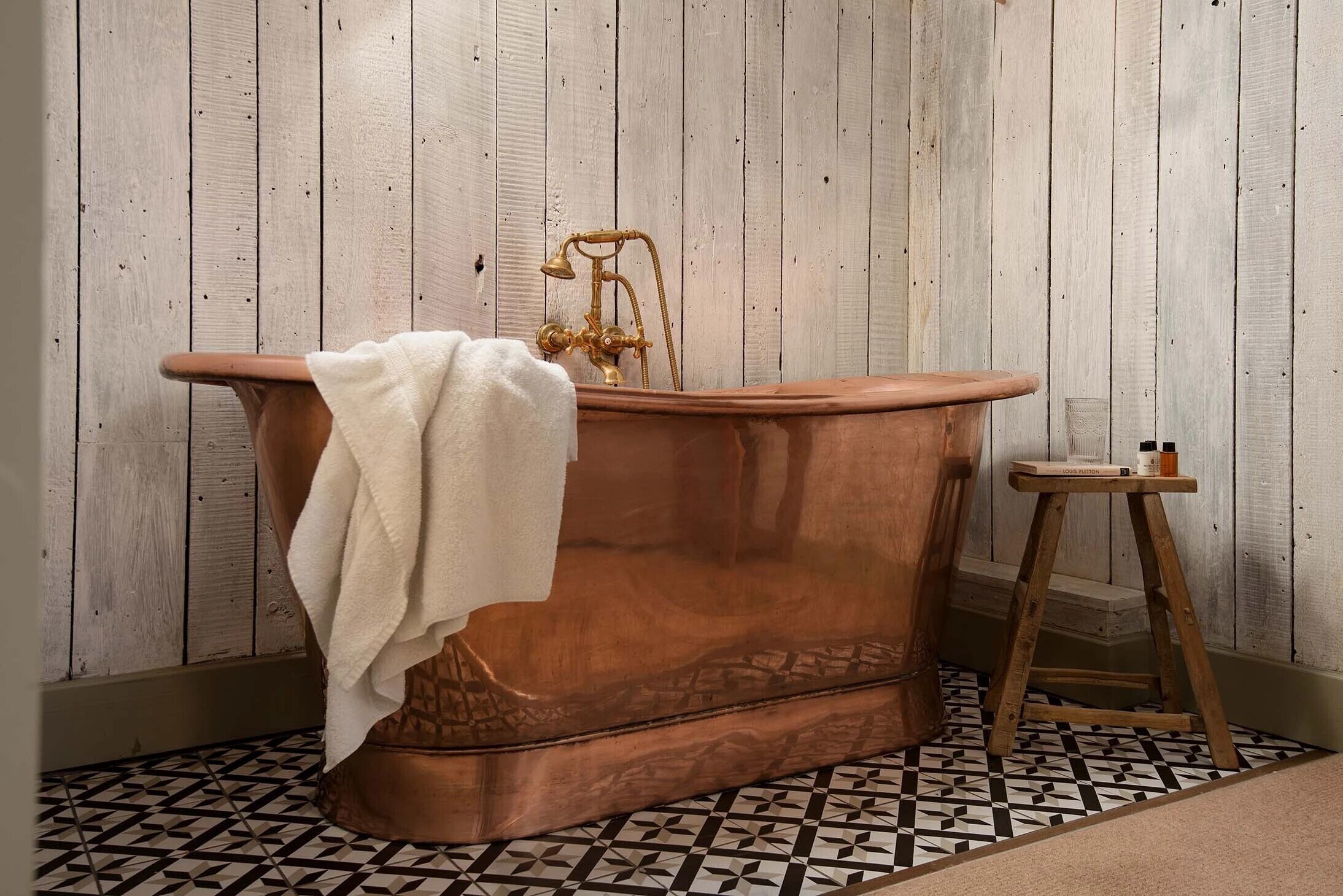 Classic Double Room, 1 King Bed, Ensuite (non-pet-friendly) | Bathroom